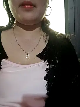 Snapshot of Dianna68 chatting on 12/18/25, 05:34 Dianna68 online show from 12/18/25, 05:34