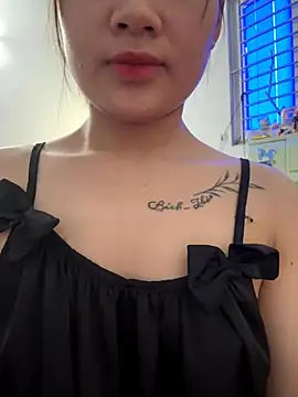 Snapshot of NinaBaby22 chatting on 12/14/25, 07:03 NinaBaby22 online show from 12/14/25, 07:03