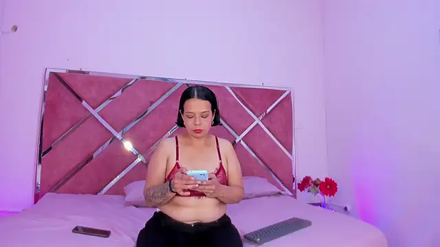 LunaaMorelli2 online show from 12/14/25, 03:46