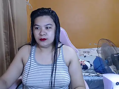 Snapshot of ur_hotsexymaria chatting on 02/23/26, 11:49 ur hotsexymaria online show from 02/23/26, 11:49