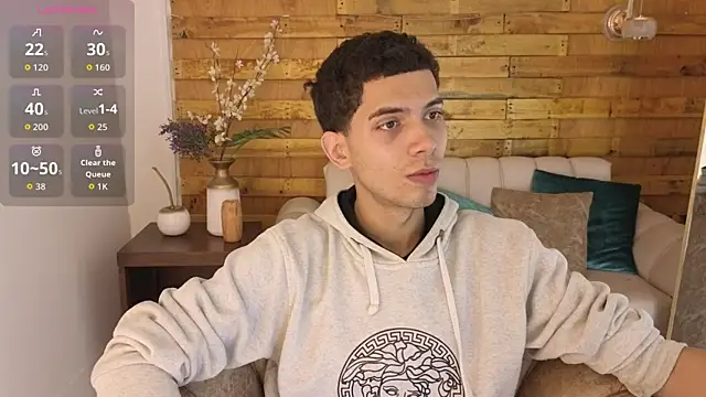 Snapshot of prettyboyy_13 chatting on 12/19/25, 03:32 prettyboyy 13 online show from 12/19/25, 03:32