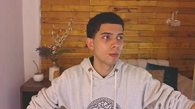 Snapshot of prettyboyy_13 chatting on 12/18/25, 03:11 prettyboyy 13 online show from 12/18/25, 03:11