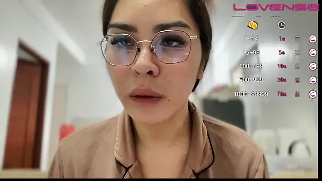 Snapshot of callMeMartina_Lyn chatting on 12/15/25, 06:41 callMeMartina Lyn online show from 12/15/25, 06:41