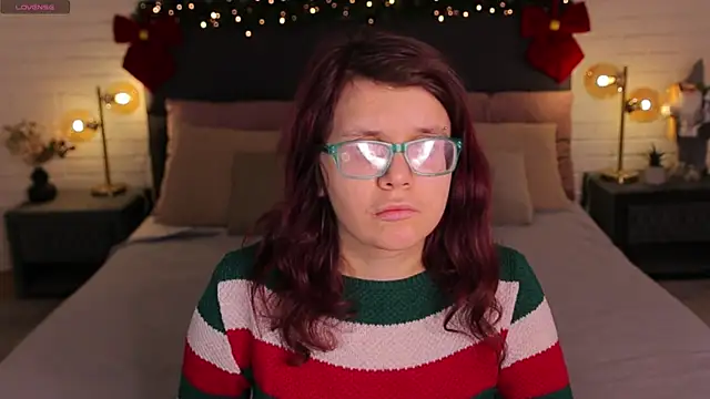 Snapshot of Ariell_Mini chatting on 12/18/25, 07:02 Ariell Mini online show from 12/18/25, 07:02