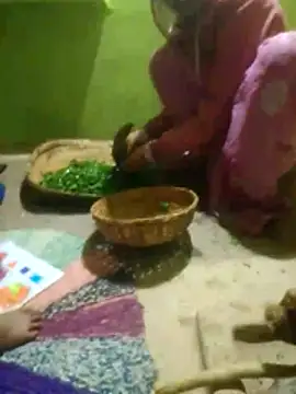 Snapshot of cutee_bhabhi12 chatting on 12/16/25, 12:20 cutee bhabhi12 online show from 12/16/25, 12:20