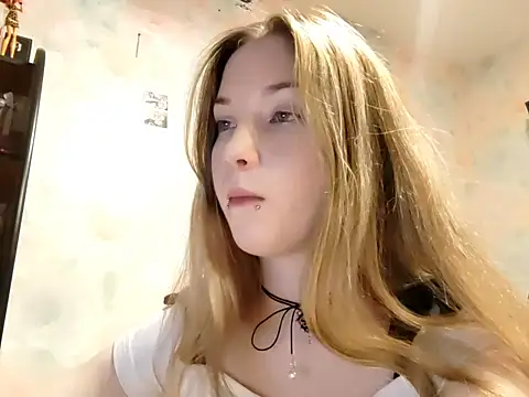 ElvaDeveja online show from 12/16/25, 10:08