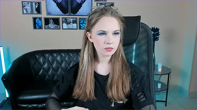 SsoniaRay online show from 12/18/25, 07:35