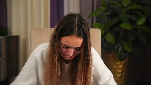 Snapshot of ReathaRagone chatting on 12/16/25, 04:17 ReathaRagone online show from 12/16/25, 04:17