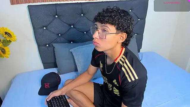 Snapshot of Antoniio_miller chatting on 12/16/25, 12:53 Antoniio miller online show from 12/16/25, 12:53