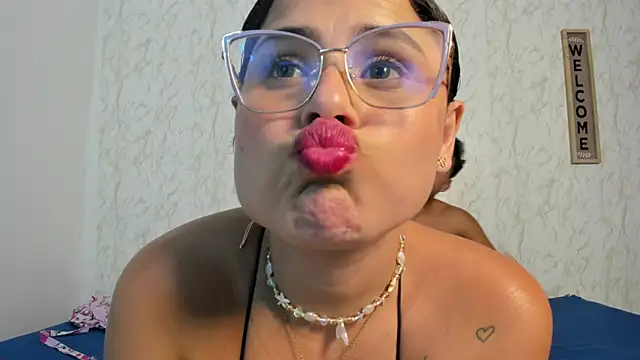 couple hardroom online show from 01/10/26, 01:12