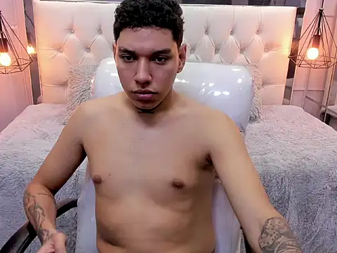 Snapshot of drake_miller7 chatting on 12/15/25, 05:35 drake miller7 online show from 12/15/25, 05:35