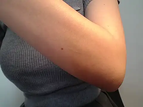 Snapshot of Runchen_12 chatting on 12/19/25, 02:26 Runchen 12 online show from 12/19/25, 02:26