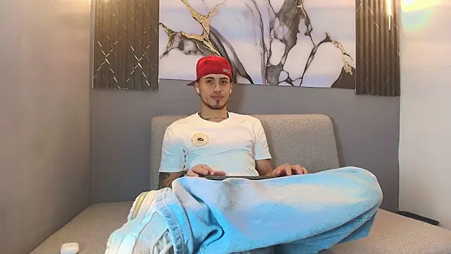 DAVIN 01 online show from 12/17/25, 12:10