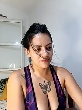 Snapshot of luluclark69 chatting on 02/18/26, 12:19 luluclark69 online show from 02/18/26, 12:19