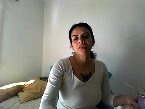 Snapshot of luluclark69 chatting on 07/09/26, 04:39 luluclark69 online show from 07/09/26, 04:39