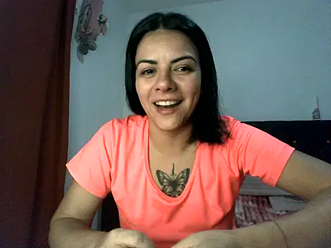 Snapshot of luluclark69 chatting on 04/23/26, 01:01 luluclark69 online show from 04/23/26, 01:01