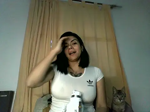 Snapshot of luluclark69 chatting on 06/01/26, 11:32 luluclark69 online show from 06/01/26, 11:32