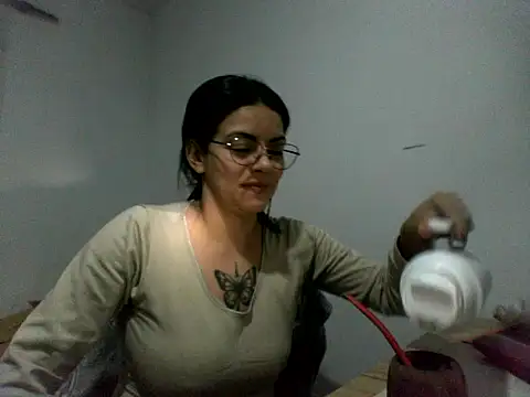 Snapshot of luluclark69 chatting on 06/20/26, 11:10 luluclark69 online show from 06/20/26, 11:10