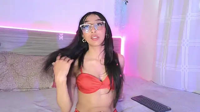 lunamilkarias online show from 04/06/26, 03:57