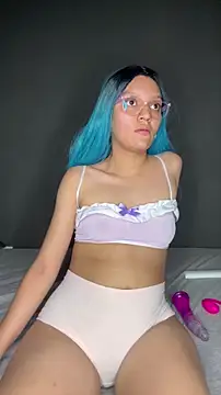 Snapshot of mila_mils18 chatting on 12/18/25, 10:24 mila mils18 online show from 12/18/25, 10:24