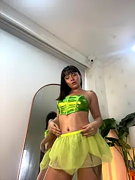 Snapshot of Carrie_GB chatting on 12/18/25, 04:33 Carrie GB online show from 12/18/25, 04:33