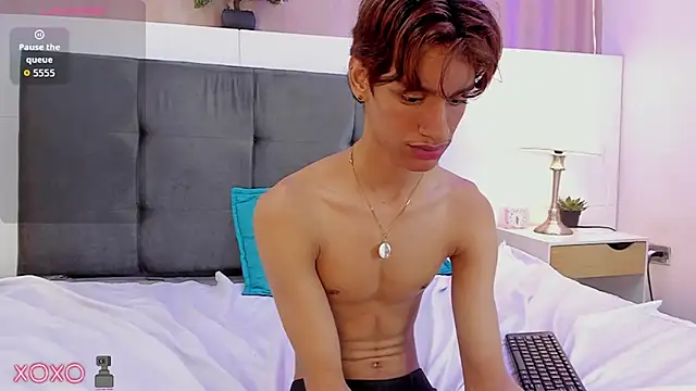 Snapshot of Will_Turneer chatting on 12/14/25, 08:31 Will Turneer online show from 12/14/25, 08:31