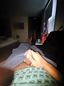 Gnax1 online show from 12/17/25, 08:19