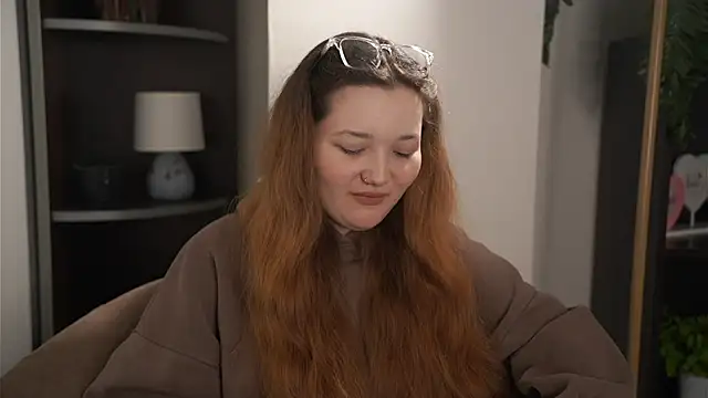 Snapshot of CarlitaWyler chatting on 12/14/25, 12:11 CarlitaWyler online show from 12/14/25, 12:11