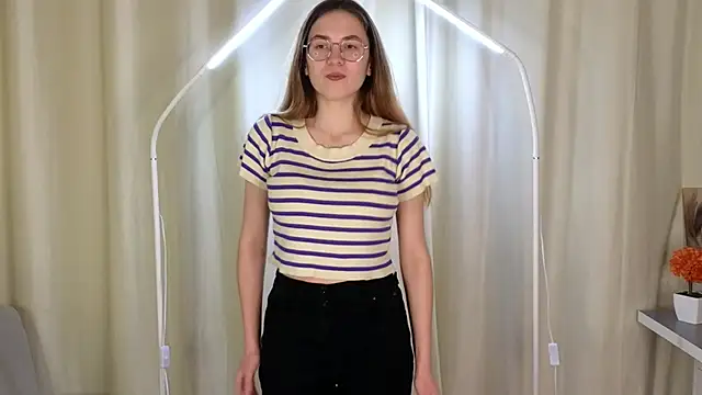 HalleyKeer online show from 12/20/25, 04:10