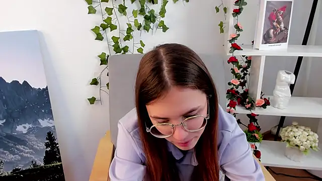 HalleyKeer online show from 12/16/25, 05:55