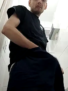 Snapshot of CrookedBunk3527 chatting on 12/16/25, 05:50 CrookedBunk3527 online show from 12/16/25, 05:50