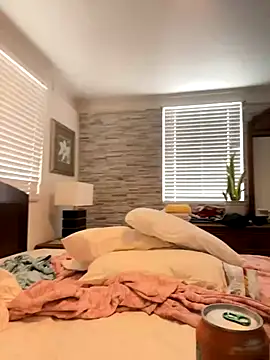 Snapshot of jhaycobXgarcia chatting on 12/15/25, 12:16 jhaycobXgarcia online show from 12/15/25, 12:16