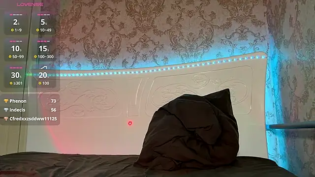 UteQuevedo online show from 12/14/25, 03:39