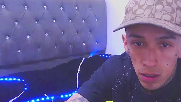 Snapshot of jimena_leon_ chatting on 12/19/25, 02:48 jimena leon online show from 12/19/25, 02:48