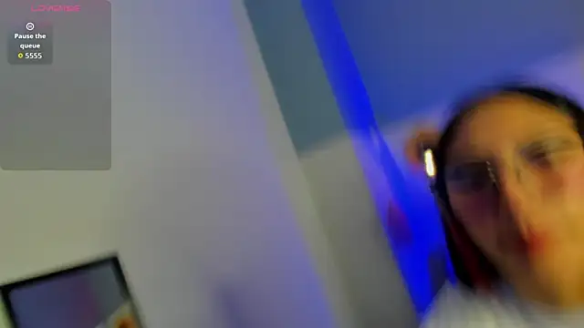 Hiyori Bloom  online show from 01/08/26, 05:35