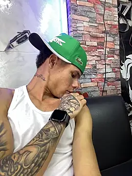 Snapshot of Danseuz chatting on 12/16/25, 06:45 Danseuz online show from 12/16/25, 06:45