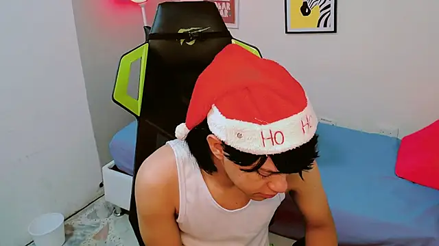 Snapshot of Luky_twink chatting on 12/18/25, 08:19 Luky twink online show from 12/18/25, 08:19