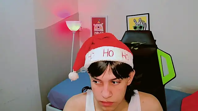 Snapshot of Luky_twink chatting on 12/19/25, 02:04 Luky twink online show from 12/19/25, 02:04