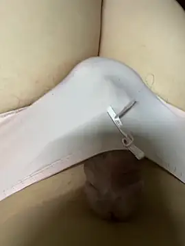 zzzzx989 online show from 04/15/26, 01:37