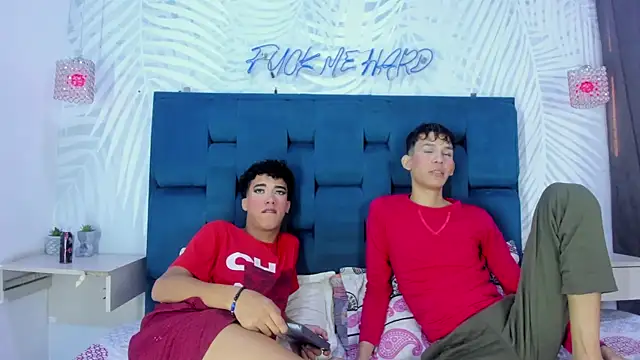 Snapshot of sweetboyssex_ chatting on 12/17/25, 12:10 sweetboyssex online show from 12/17/25, 12:10