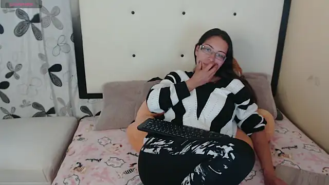 Snapshot of 1sasha_grey__1 chatting on 06/19/26, 10:15 1sasha grey 1 online show from 06/19/26, 10:15
