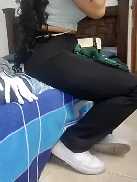 Snapshot of SHARLOT2427 chatting on 12/18/25, 09:40 SHARLOT2427 online show from 12/18/25, 09:40