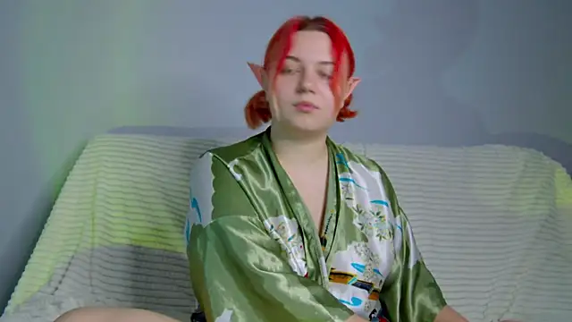 Stella Swann online show from 12/17/25, 01:21