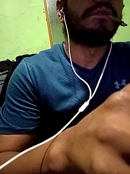 Snapshot of manqbhj chatting on 12/17/25, 05:01 manqbhj online show from 12/17/25, 05:01