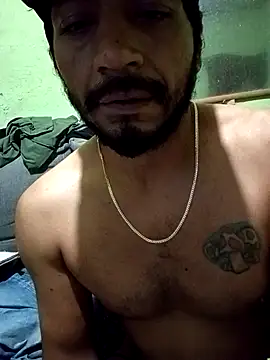 Snapshot of manqbhj chatting on 12/14/25, 07:03 manqbhj online show from 12/14/25, 07:03