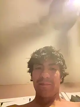 Snapshot of Kinggg_Angggel chatting on 12/15/25, 03:40 Kinggg Angggel online show from 12/15/25, 03:40