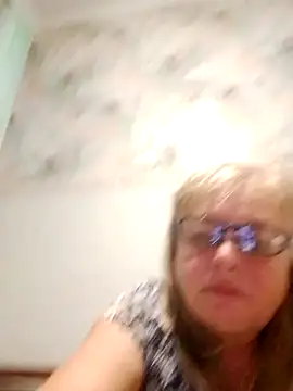 Snapshot of LinaLight88 chatting on 12/17/25, 08:58 LinaLight88 online show from 12/17/25, 08:58