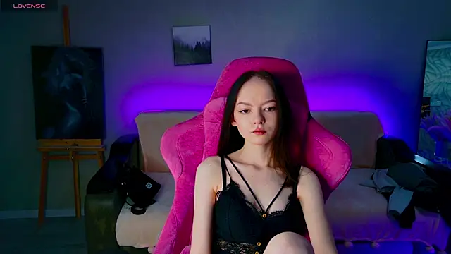 Snapshot of WeksaMur chatting on 12/17/25, 11:15 WeksaMur online show from 12/17/25, 11:15