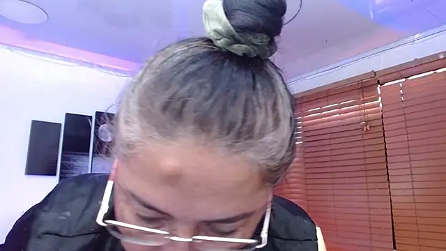 Snapshot of paola_xm chatting on 03/17/25, 12:25 paola xm online show from 03/17/25, 12:25