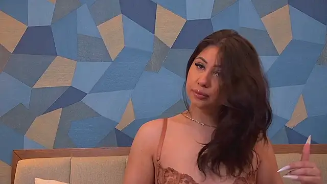 Valentina Oliver online show from 02/05/26, 05:36